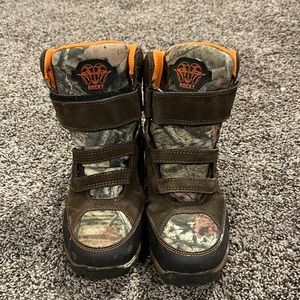 Hunting boots